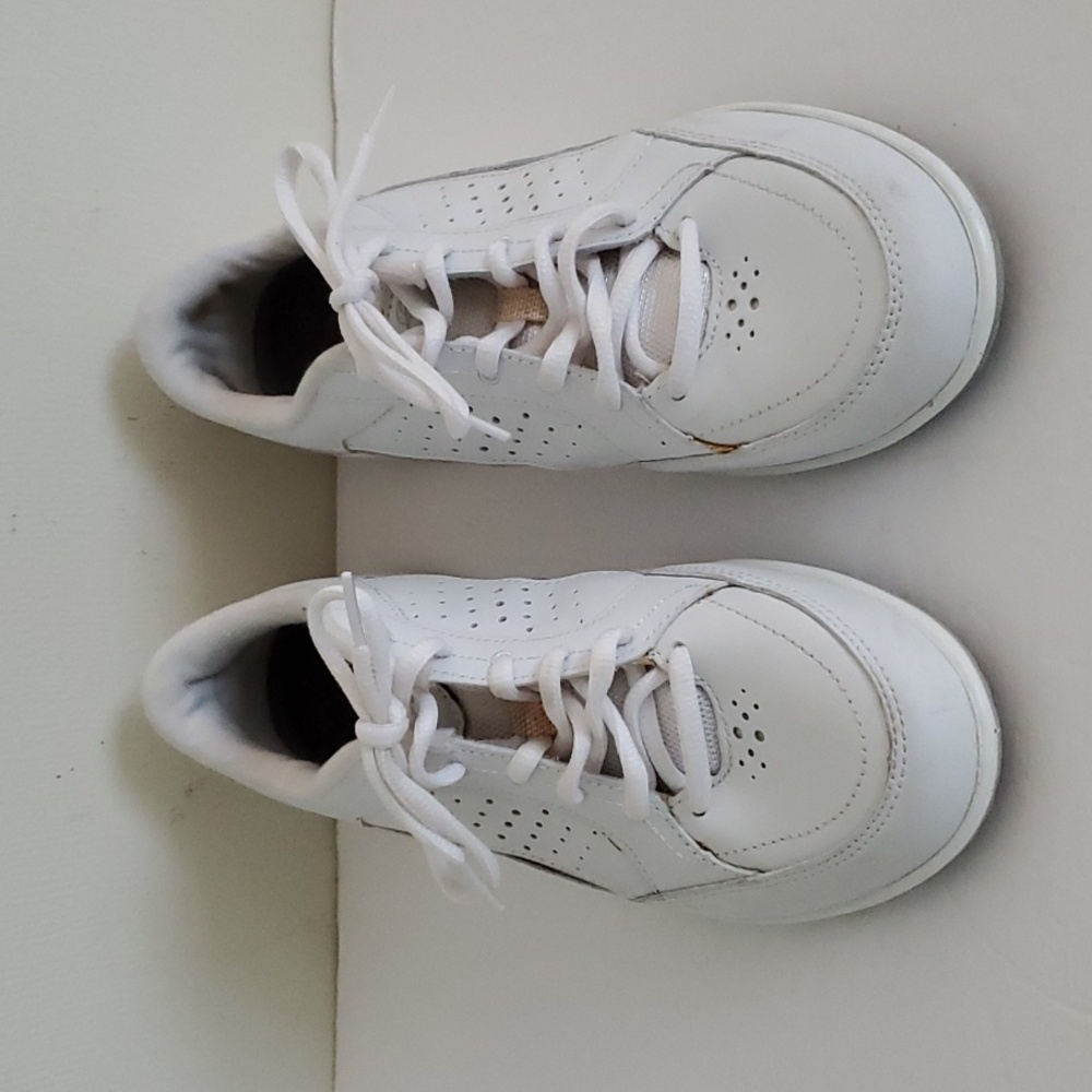 Easy Spirit White